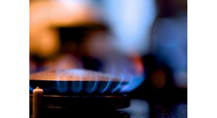 Karachi Citizens suffer due to low pressure and non-availability of gas
