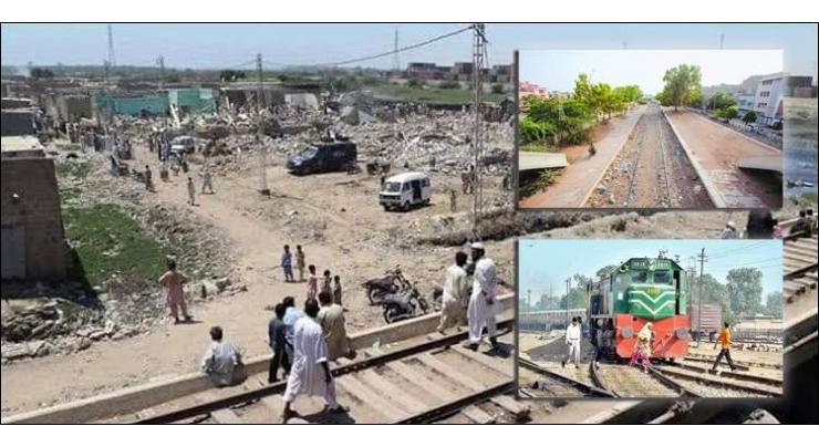 Karachi Metropolitan Corporation removes encroachments on track of circular railway
