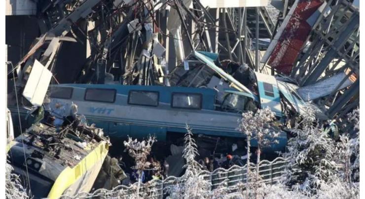 Four dead, 43 injured in Ankara train crash
