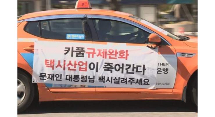 Gov't, ruling party push for implementation of salary system for company taxi drivers
