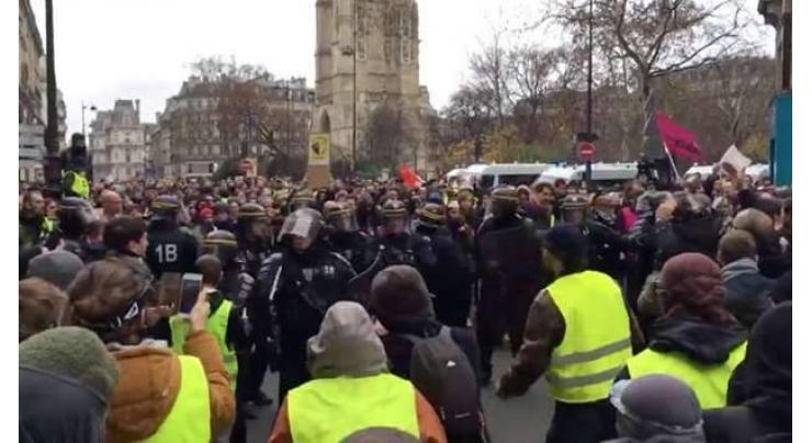  Total of 8,000 Policemen to Work During 'Yellow Vest' Rally in Paris on Saturday - Police