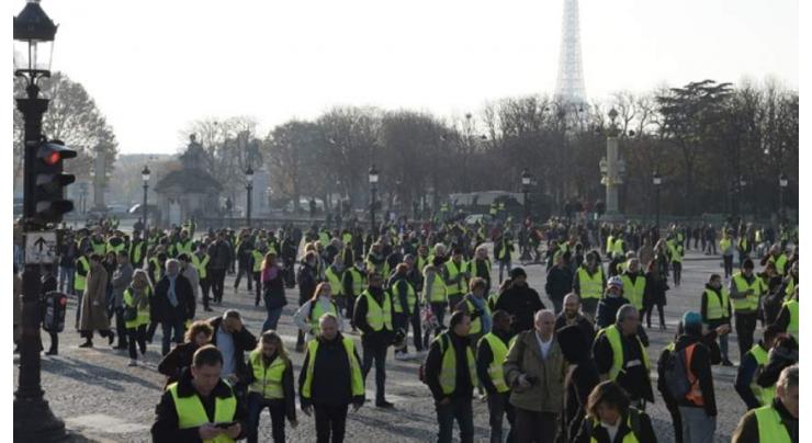 France's 'yellow vest' protests decline on decisive weekend
