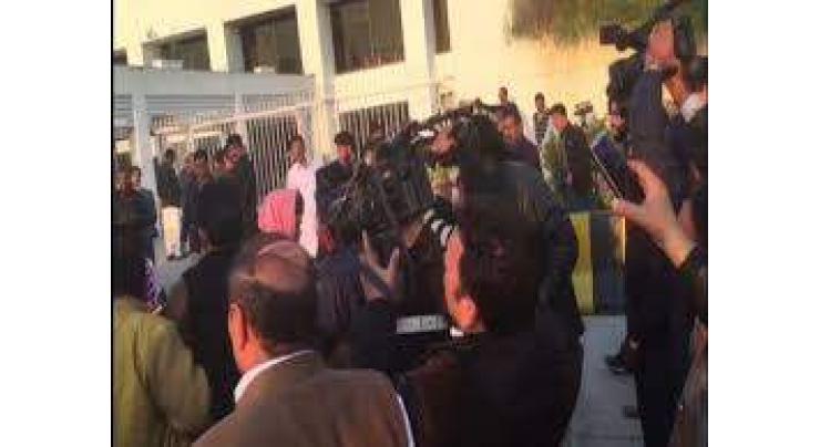 Nawaz Sharif’s guards attack TV channel’s cameraman