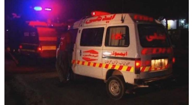 Trailer truck carrying brand new cars overturns in Sahiwal
