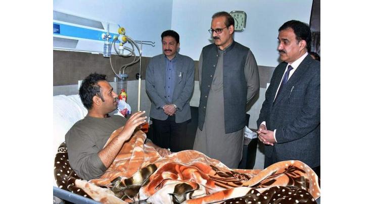 Aamer Mehmood Kiani visits PIMS to inquire after health of cameraman
