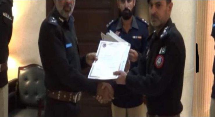 KP IGP awards Hazara region police officers on excellent performance
