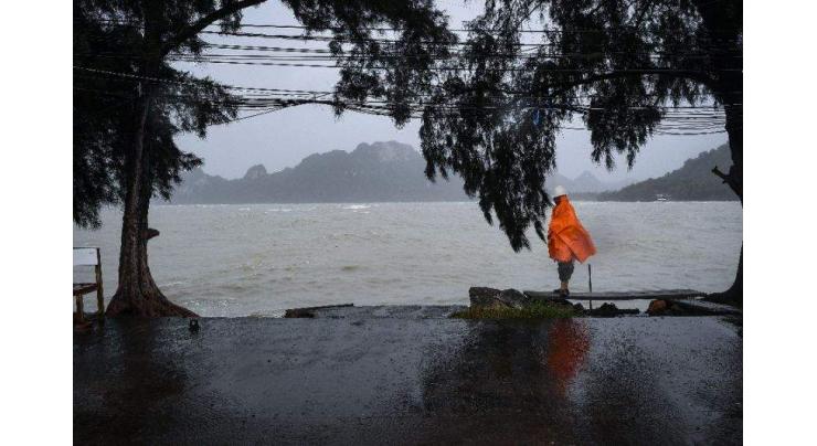 Floods, blackouts after Thai storm, but tourist islands spared

