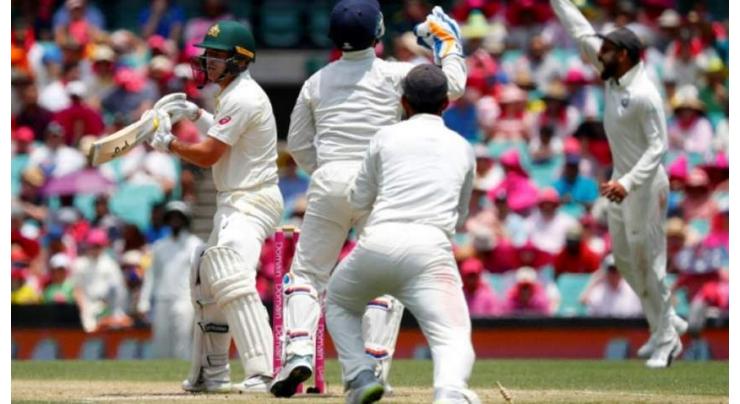 Struggling Australia throw away wickets in big run chase
