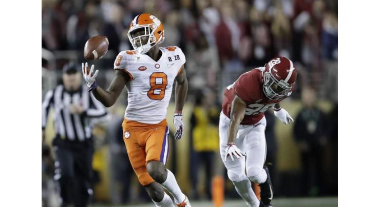 Clemson crushes undefeated Alabama to win US college football title
