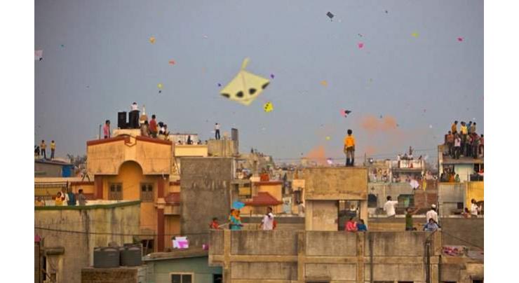 Kite flying goes unabated in city Rawalpindi
