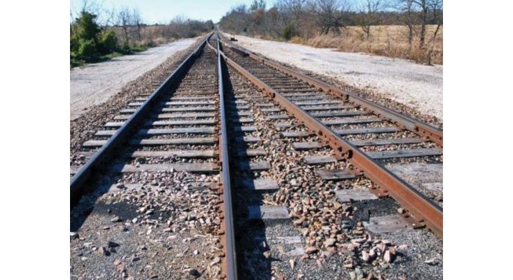 Federal, Sindh governments agree to collaborate laying down new Railway track in Thar

