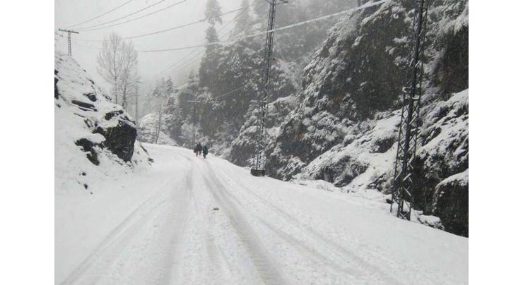 Third spell of snowfall starts at upper parts of Hazara

