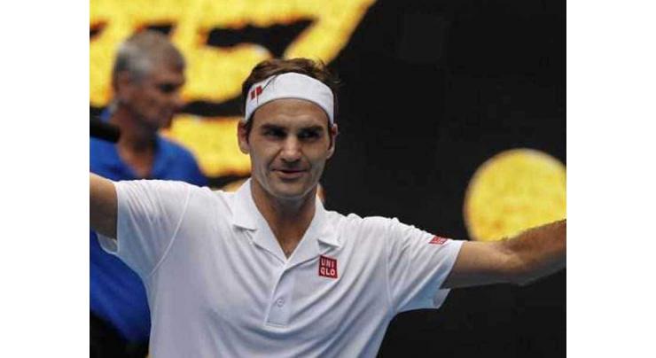 Federer and Wozniacki stay on track as Anderson crashes
