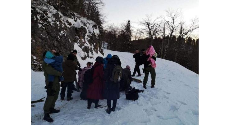 Croatian police rescue freezing migrants on snowy mountain
