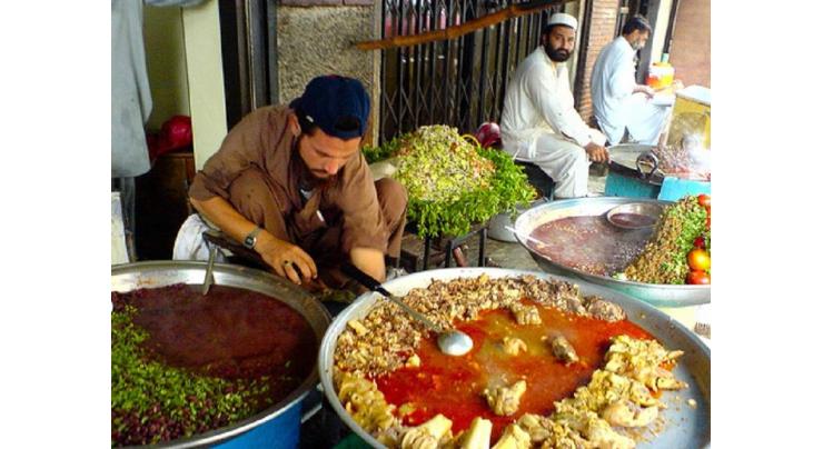 Peshawar's traditional foods, ancient structures impress Italian tourists
