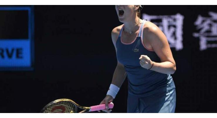 Pavlyuchenkova powers into Aussie Open fourth round

