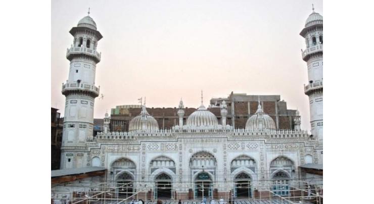 Archeology deptt seals 11 shops to start renovation of historic Masjid Mohabat Khan
