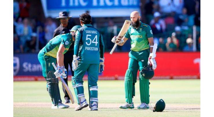Amla hits century on slow pitch to set Pakistan 267 target
