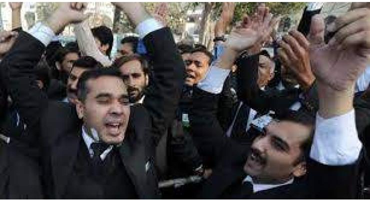 Lawyers boycott courts over Sahiwal incident
