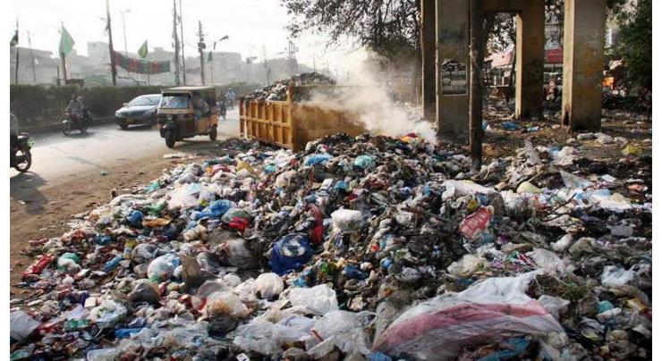 Uncovered dumpsters posing environmental hazards in Islamabad
