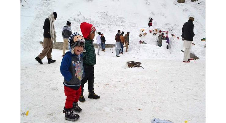 CTP advises tourists not to make unnecessary visits to Murree during snowfall
