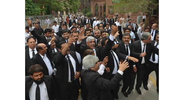 Lawyers end protest in Faisalabad

