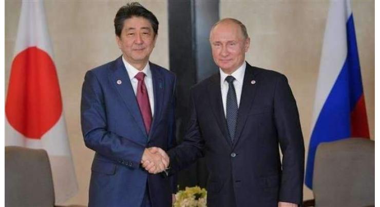 Abe Says Planning to Closely Address Peace Treaty Issue at Talks With Putin