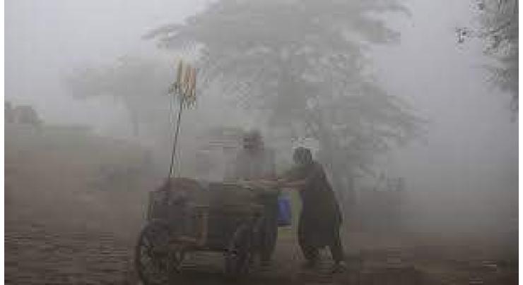 Smog disrupts routine life in Bahawalpur
