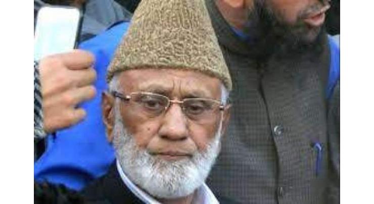 Muhammad Ashraf Sehrai, other Hurriyat leaders pay tributes to martyred youth

