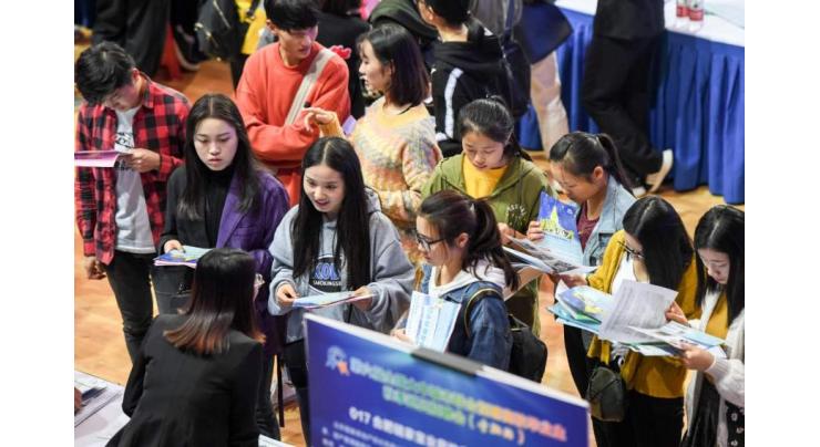China's job market continues stable development
