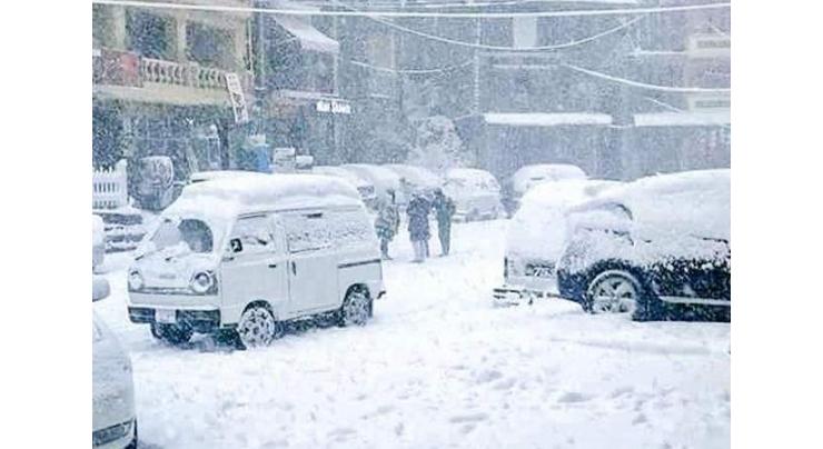 Nathiagali-Murree road blocked by heavy snowfall
