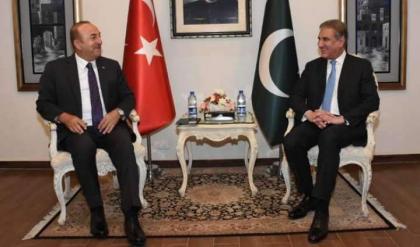 وزير الخارجية الباكستاني يبلغ نظيره التركي عن آخر المستجدات حول عملية السلام في أفغانستان