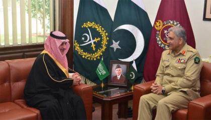 أمير منطقة تبوك يلتقي رئيس أركان الجيش الباكستاني