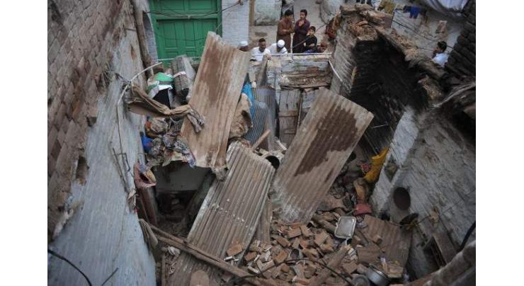 Four killed as dilapidated roof collapses in Kasur