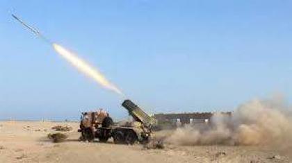 جماعة أنصار الله تستهدف بالمدفعية والطيران مواقع للجيش اليمني قبالة جيزان- إعلام