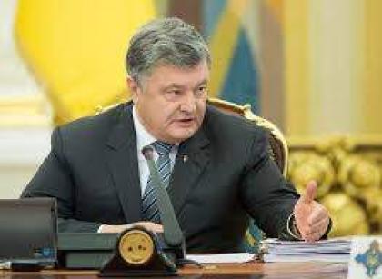 رئيس أوكرانيا يوقع قانونا بشأن تعديلات دستورية تكرس الانضمام للناتو والاتحاد الأوروبي