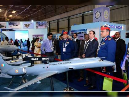 وفد من وزارة الدفاع يحضر افتتاح المعرض الجوي الهندي