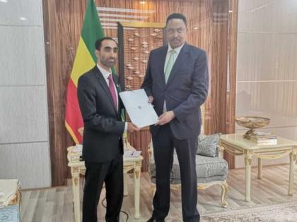 سفير الدولة في أديس أبابا يقدم نسخة من أوراق اعتماده لوزير خارجية إثيوبيا 
