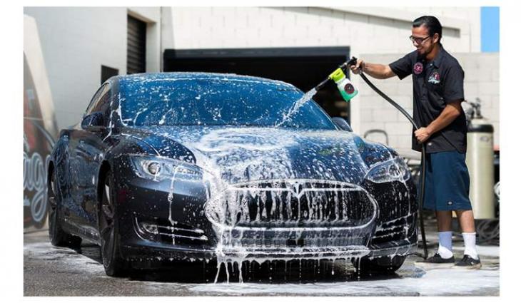 Citizen challaned for washing car using water pipe at home