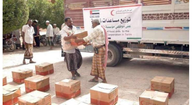 UAE distributes aid to families in Mayoun Island, Yemen