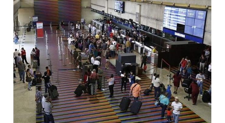 Caracas Int'l Airport Overwhelmed With Passengers Following Massive Blackout in Venezuela