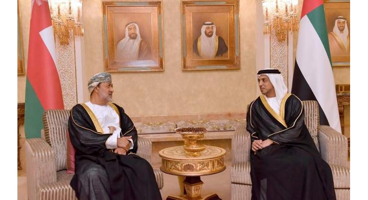Mansour bin Zayed receives Omani minister
