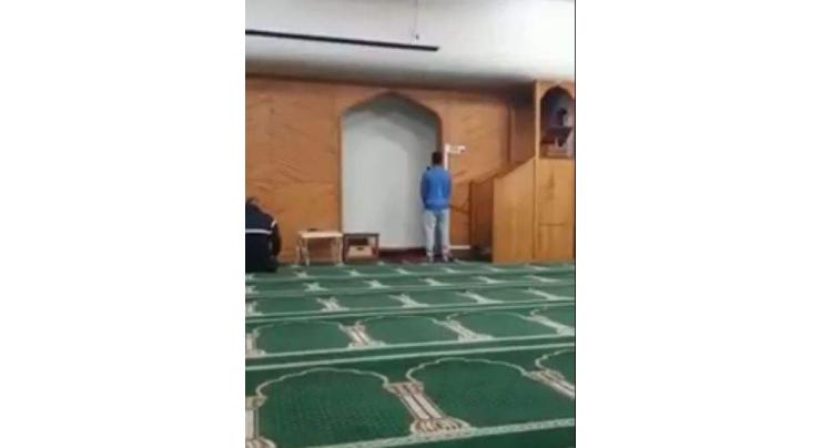 Muslims offer Asr prayer in same New Zealand mosque despite carnage