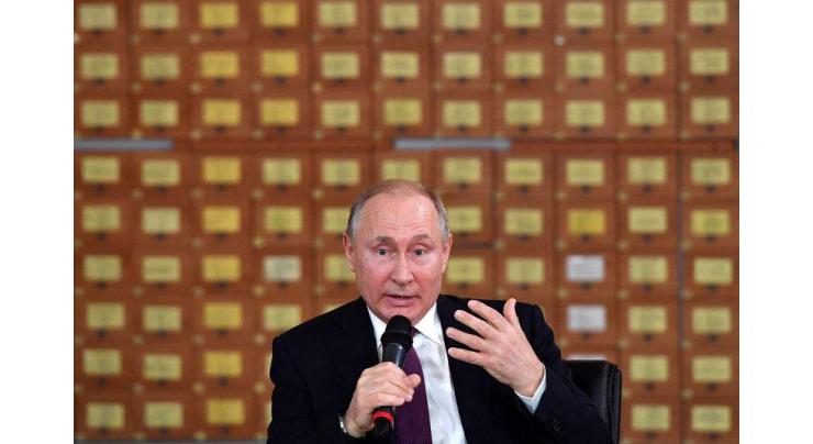 Putin Signs Law Banning Fake News