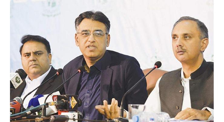 Fawad Ch and Asad Umar exchange harsh words during cabinet meeting