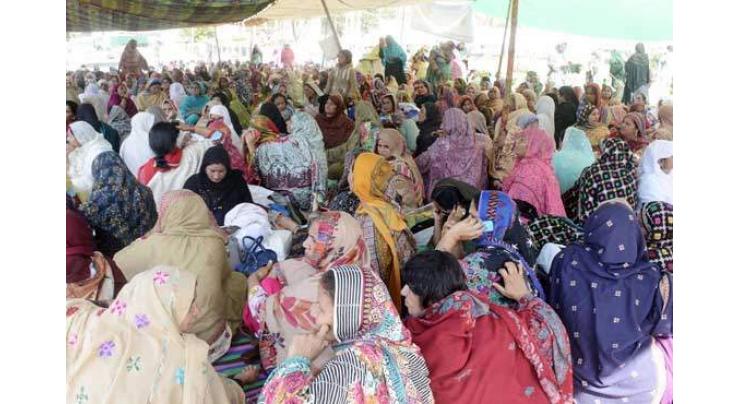 LHWs end sit-in protest after successful negotiations with Punjab Govt