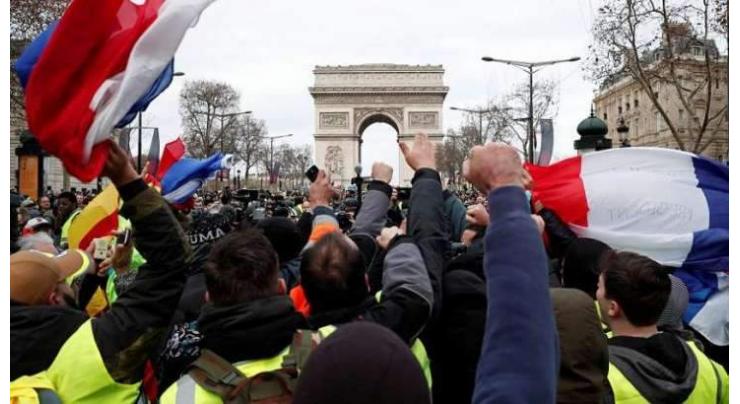 Over 30 Yellow Vest Protesters Detained in Paris on Saturday - Reports