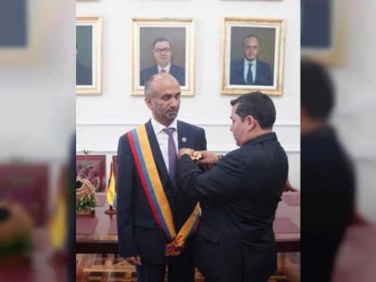 كولومبيا تمنح الجروان وسام الديموقراطية لمساهماته القيمة في نشر السلام في العالم