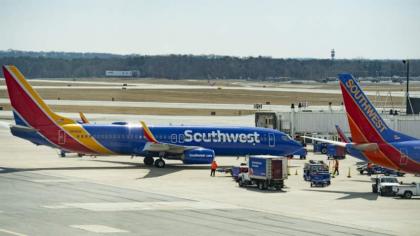 طائرة من طراز بوينغ 737 ماكس تهبط بشكل طارئ بمطار أورلاندو الأمريكي بسبب عطل بمحركها