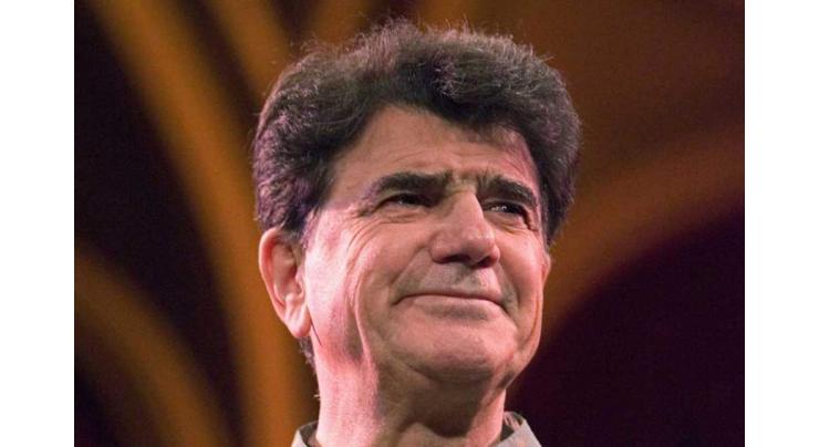 Aga Khan Int'l Foundation confers honorary award on Iranian singer
